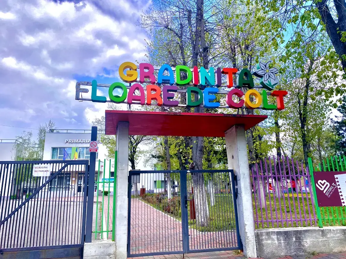 Fotografii Intrare Grădinița Nr 64 Floare de Colț București
